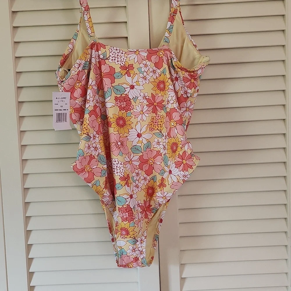 Allure by IMG Retro Floral One Piece 1x - Picture 5 of 7
